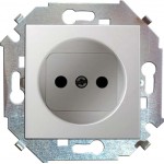 Розетка 1-м СП Simon15 16А IP20 250В без заземл. винт. клеммы механизм бел. Simon 1591431-030